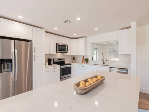 Luxurious Coasal Retreat in Naples - 3-Bedroom, Private Pool